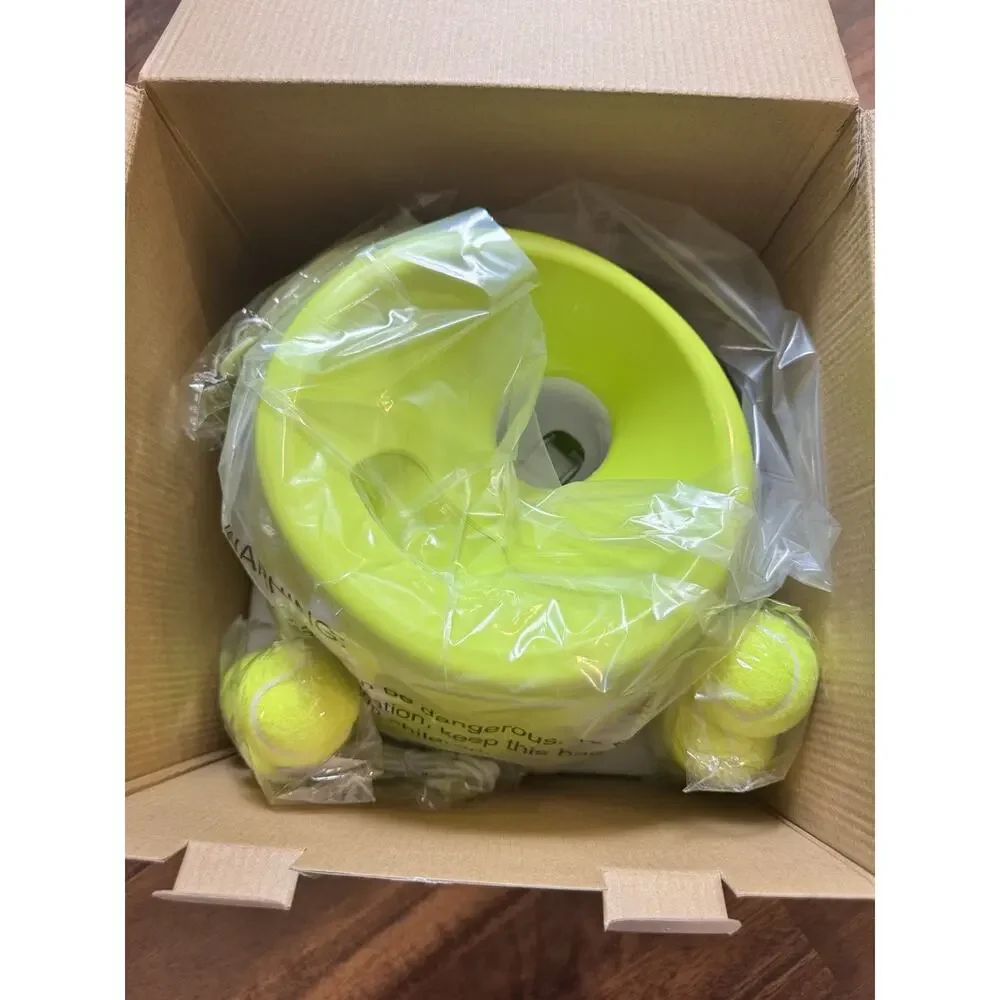 Automatic Dog Ball Launcher Green 10/20/30 FT w/ 6 Mini Tennis Balls NIB